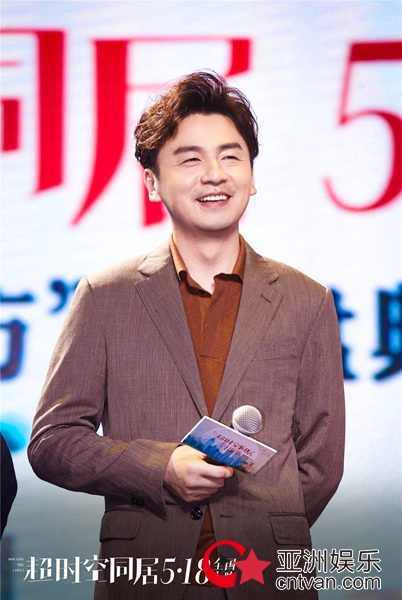 电影《超时空同居》首映发布会徐峥雷佳音齐跳喵喵舞 佟丽娅现场圆梦被张信哲唱哭