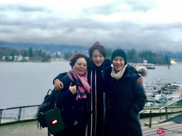 《陪读妈妈》主创母亲节温情互动 梅婷邬君梅曾黎郝洋获祝福