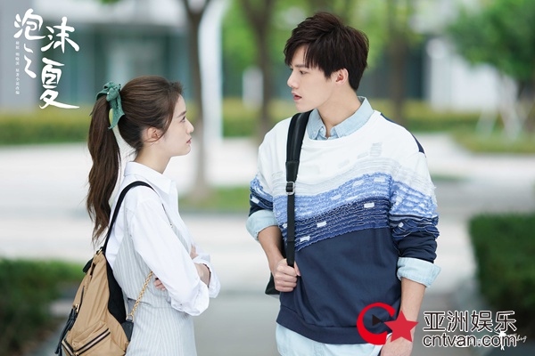 《泡沫之夏》打破翻拍剧“十翻九糊”困境 解锁口碑流量双赢模式