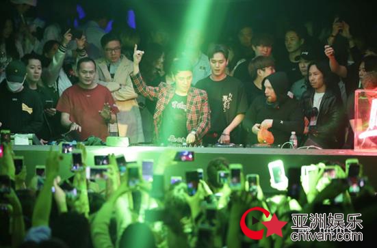 Alan Walker、胜利现身Liquid Nights 《Ignite》新曲high翻全场