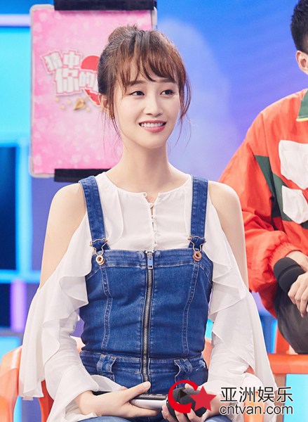 蓝盈莹《慢慢喜欢你》热搜不停 首登《快本》被赞文艺气质浓