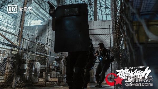 《破冰行动》重磅预告曝大案内情 黄景瑜吴刚再破尺度