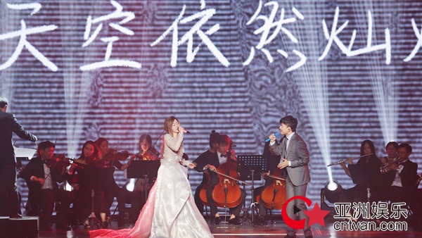 张杰助阵张靓颖天籁“珍”服上海 成都站即将开启