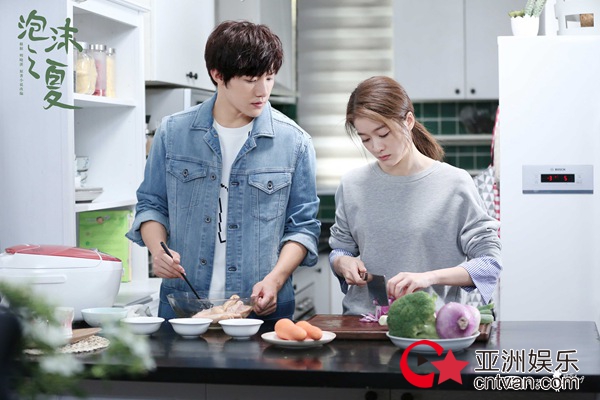 新版《泡沫之夏》张雪迎C位出道 秦俊杰黄圣池恋爱角色换位