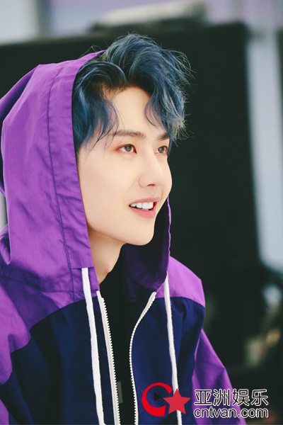 王一博花式承包热搜 专业导师甜盐模式无缝切换