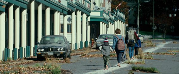 《寂静之地》曝最新片段 “夺命玩具”触发生死危机