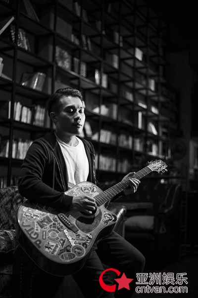 陆耀靖新单《睡前故事》温馨上线 父爱永不打烊