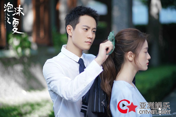 新版《泡沫之夏》张雪迎C位出道 秦俊杰黄圣池恋爱角色换位
