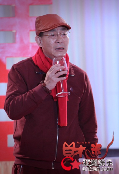 六小龄童拍《财迷》数次落泪 导演董董：父亲内心更脆弱