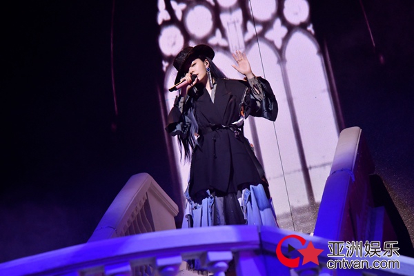 张杰助阵张靓颖天籁“珍”服上海 成都站即将开启