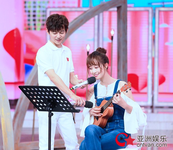 蓝盈莹《慢慢喜欢你》热搜不停 首登《快本》被赞文艺气质浓