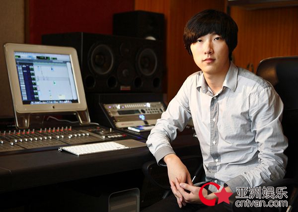 中国好声音学员黄霄雲新歌《打开》杨硕担任音乐制作人