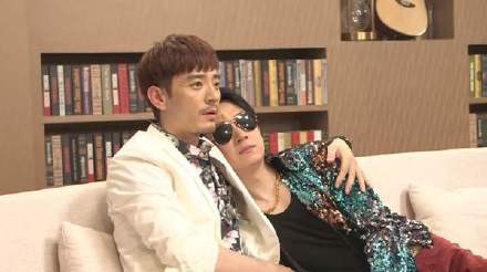 李光洁为潘粤明庆生 光明兄弟才是真爱啊!