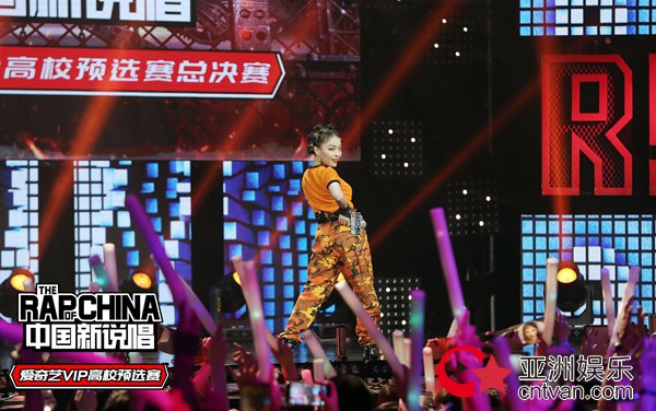 《中国新说唱》高校预选赛冠军之夜 艾福杰尼vava现场助阵