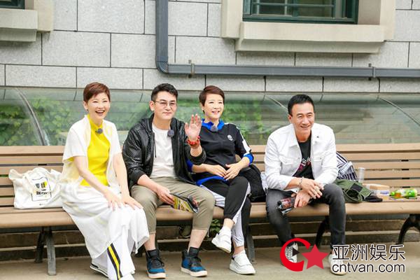 李洪涛胡军重聚《青春同学会》 共忆“同寝”趣事