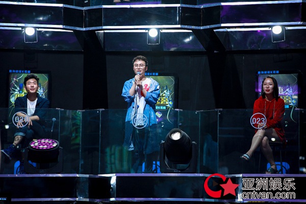 畅聊创作经历、讲述亲情故事 全能唱作人李荣浩登《嗨,唱起来!》