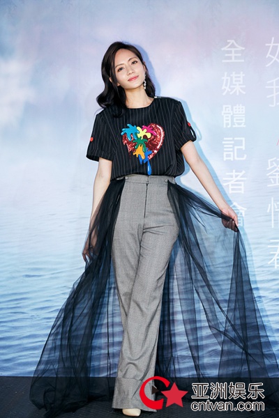 刘惜君台北办《如我》发布会 圆儿时梦想与罗时丰合唱