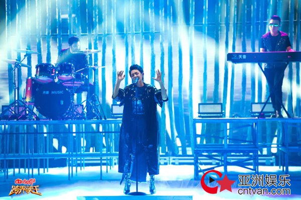 《跨界歌王》宁静首战大秀效果炸裂，那个聪明冷静的大玉儿还有这么反差萌的一面？