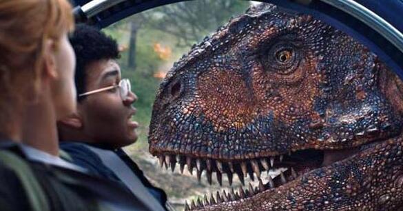 《侏罗纪世界2》6月15日登陆中国 揭秘片中恐龙战斗力