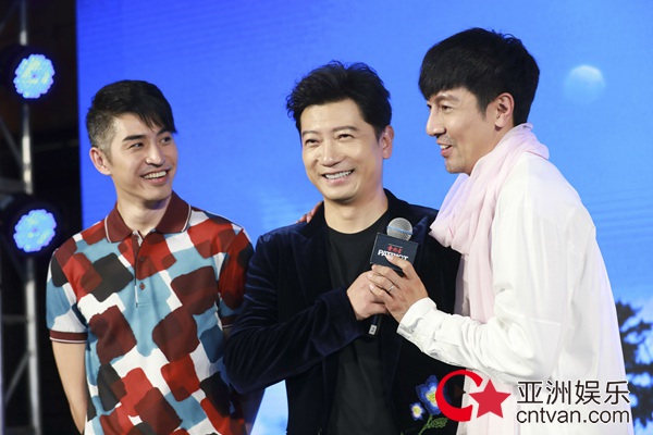 孟召重出席《爱国者》发布会 北京小爷化身钢铁战士