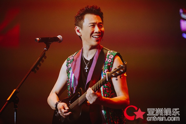 陶喆睽违10年狮城开唱 再现经典回馈新加坡歌迷 - 音乐秀场 - 亚洲娱乐网-传递时尚娱乐生活新资讯