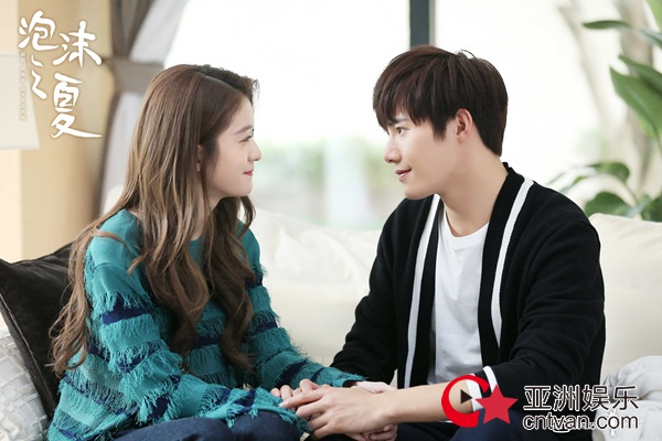 新版《泡沫之夏》成95后最爱“甜点剧 ” 打造爱情新浪漫口味