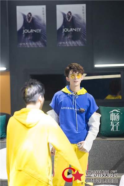 吴磊《我是大侦探》帅气舞剑意外败北,磊磊不服:我当年明明是最厉害的