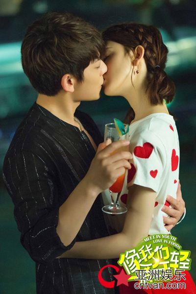 《像我们一样年轻》陈翔陈瑶变“头套情侣” 幕后黑手暗算山之屋