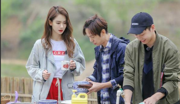 戚薇做客蘑菇屋 竟自曝整容?素颜长这样……