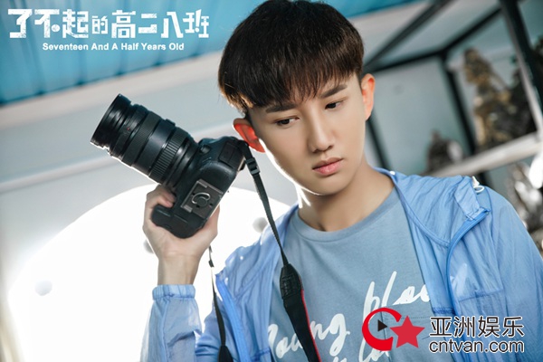 《了不起的高二八班》中传路演 热血青春点燃全场