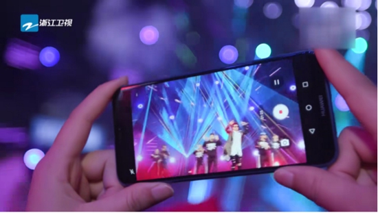 《最优的我们》明星教头首次公演 华为nova手机记录舞台实力