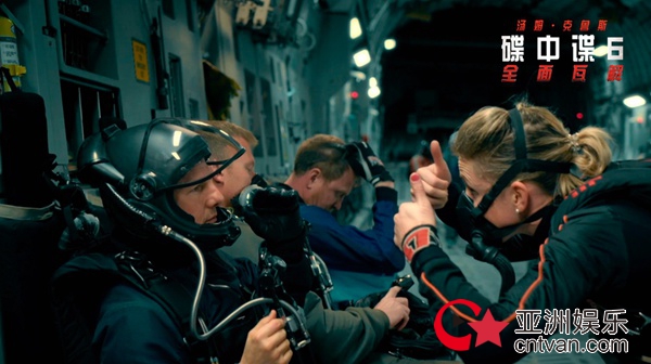 《碟中谍6：全面瓦解》曝“高空危机”版特辑与RealD海报 阿汤哥成为演绎“高跳低开”第一人