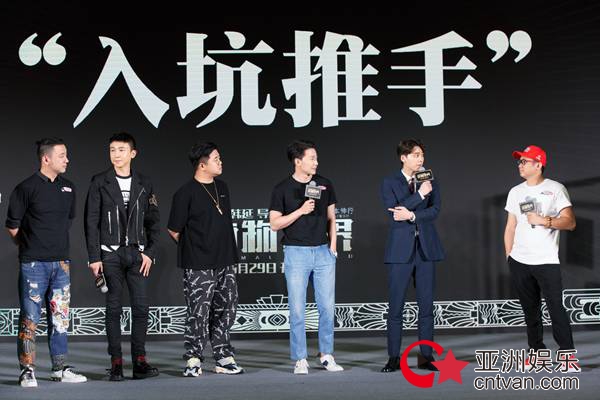 电影《动物世界》首映 迟嘉标志冷酷造型诠释“入坑推手”