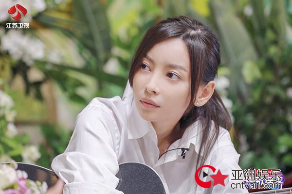 《无限歌谣季》薛之谦杨迪为新人送惊喜 变装小熊走心献唱