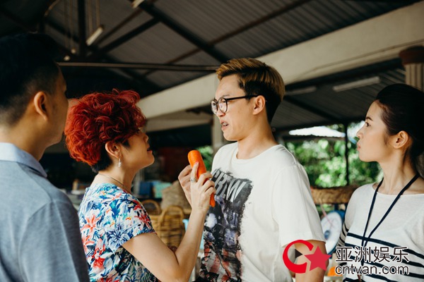 电影《疯狂这一年》6.15上映 高水准喜剧亲情片引期待