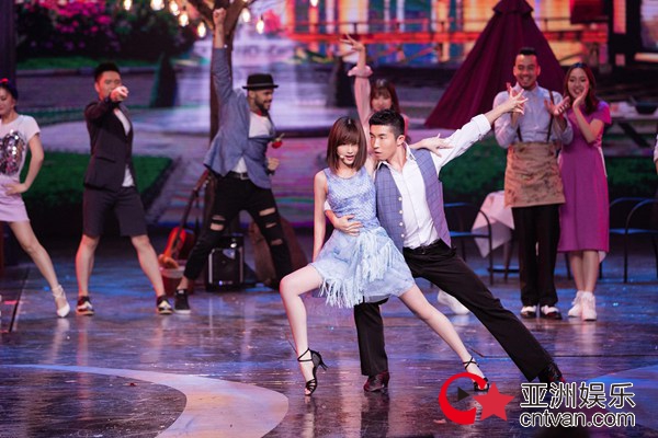 毛晓彤帅气演绎《辛德瑞拉》 “眼神杀”大放异彩圈粉无数