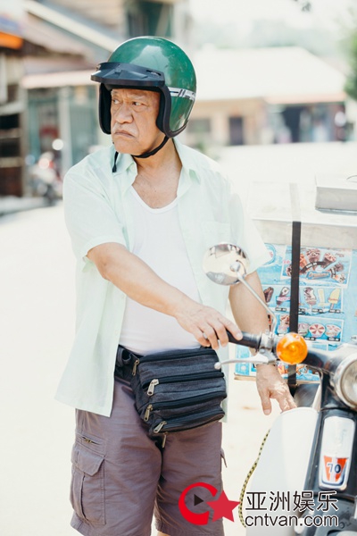 香港戏骨吴耀汉、朱咪咪领衔主演《疯狂这一年》深度诠释父爱