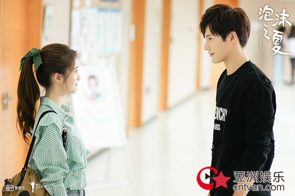 新版《泡沫之夏》解锁95后恋爱模式 辰沫CP为爱蜕变成长