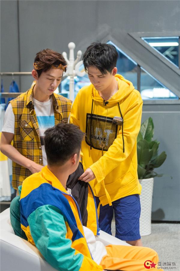 《我是大侦探》收官上篇再创收视佳绩,“迷弟”邓伦追星张韶涵笑哭网友 - 综艺星天地 - 亚洲娱乐网-传递时尚娱乐生活新资讯