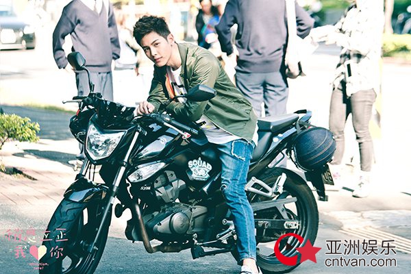 《稍息立正我爱你》高甜收官 全能型偶像王以纶为爱放手