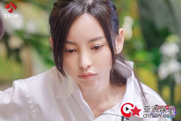 《无限歌谣季》薛之谦杨迪为新人送惊喜 变装小熊走心献唱