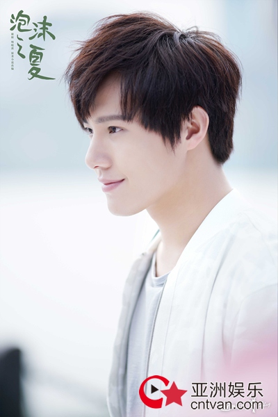 新版《泡沫之夏》成95后最爱“甜点剧 ” 打造爱情新浪漫口味