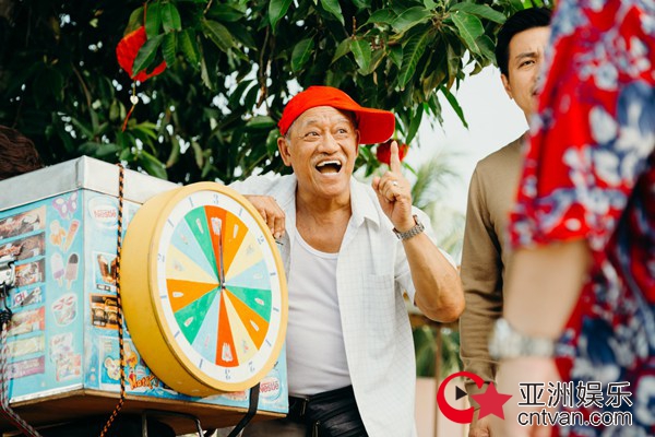 电影《疯狂这一年》6.15上映 高水准喜剧亲情片引期待