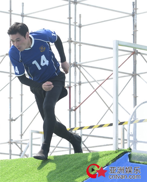 菲戈儿童节挑战300位足球少年 跑男团温柔发挥被赞“有爱” - 综艺 - 亚洲娱乐网-传递时尚娱乐生活新资讯