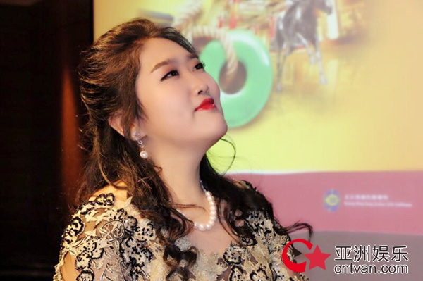 钢琴家田佳鑫举办高端音乐沙龙 完美演奏被赞人琴声三合一