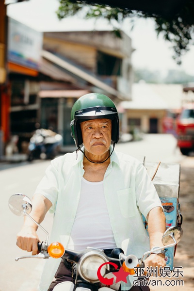 电影《疯狂这一年》6.15上映 高水准喜剧亲情片引期待