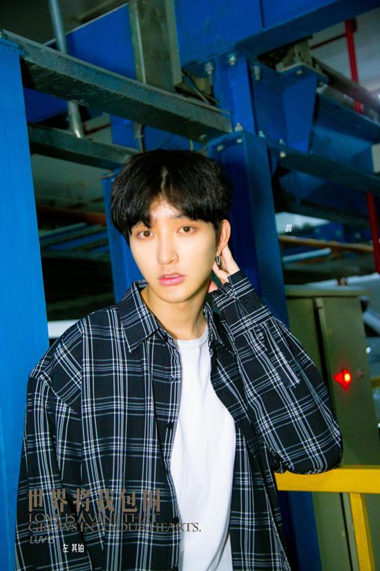 SWIN左其铂现象级新歌《世界将我包围》上线