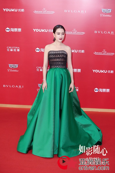最受“两个人一个人”期待之作《如影随心》 闪耀红毯杜鹃霸气全开