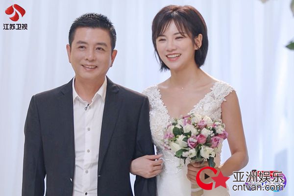 《无限歌谣季》薛之谦杨迪为新人送惊喜 变装小熊走心献唱