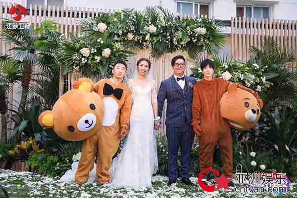 《无限歌谣季》薛之谦杨迪为新人送惊喜 变装小熊走心献唱